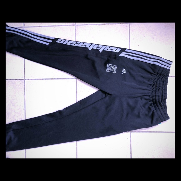 calabasas track pants xs